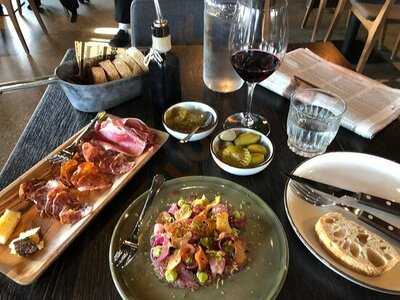 Villa 22 Trattoria & Bar