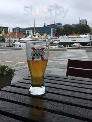 Villa 22 Trattoria & Bar