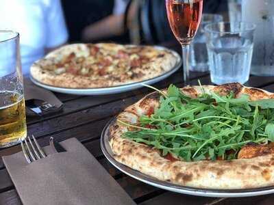 Villa 22 Trattoria & Bar