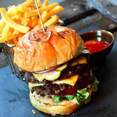 Kitchen & Table Madla