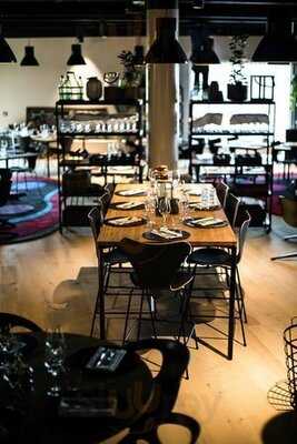 Kitchen & Table Madla