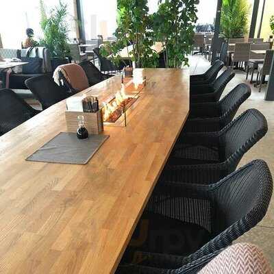 Sumo Restaurant Hall Toll