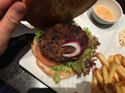 [:vju] Restaurant & Skybar