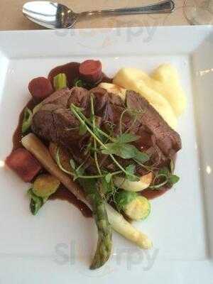 [:vju] Restaurant & Skybar