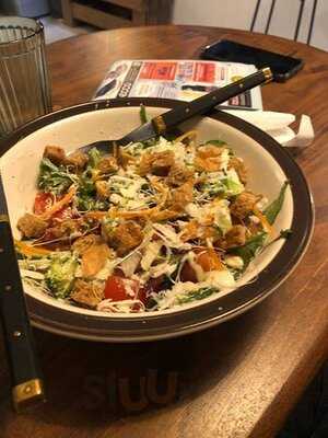 Maggis Saladbar & Munchies