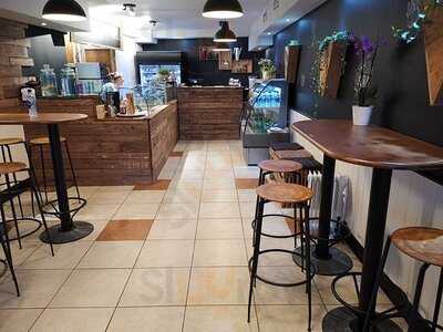 Maggis Saladbar & Munchies