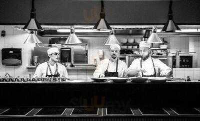 Varmen Bar & Restaurant