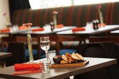 Varmen Bar & Restaurant