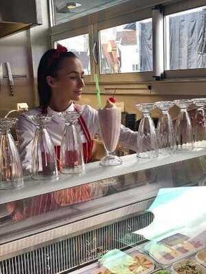 Groovy Burger & Dogs