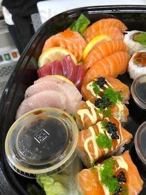 Wanna Sushi & Thai Mat