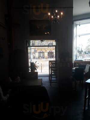 Pomiędzy Cafe & Bistro