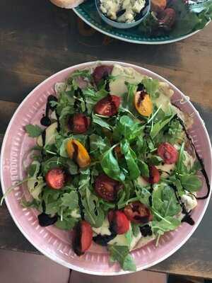 Pomiędzy Cafe & Bistro