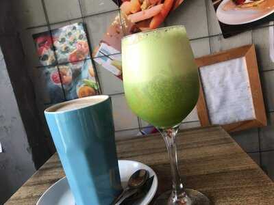 Pomiędzy Cafe & Bistro