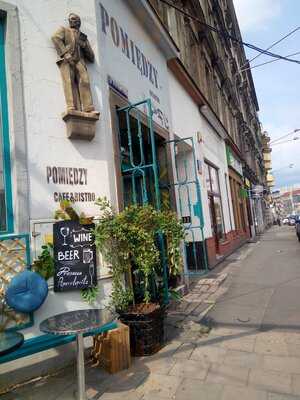 Pomiędzy Cafe & Bistro