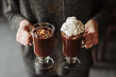 Cocofli - Books Art Cafe Wine Bar