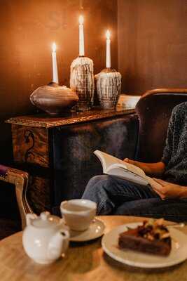 Cocofli - Books Art Cafe Wine Bar