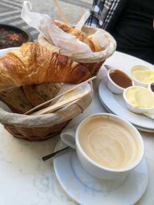 Charlotte Chleb I Wino