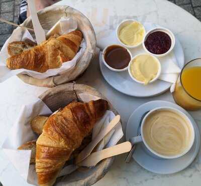 Charlotte Chleb I Wino