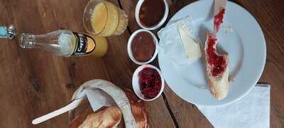 Charlotte Chleb I Wino