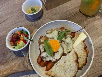 Chwila Moment Coffee & Food