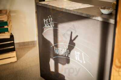 Parlament Cafe & Bistro