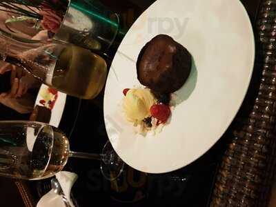 Ecru Restauracja I Kawiarnia