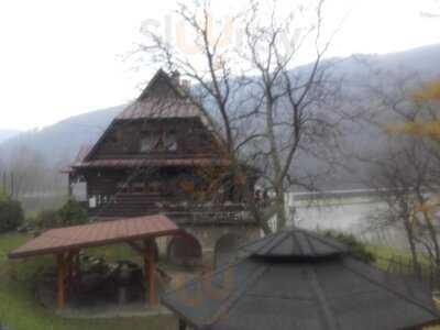 Krzywa Chata Nad Zapora W Wapienicy