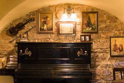 Restauracja Winiarnia Est Est Est