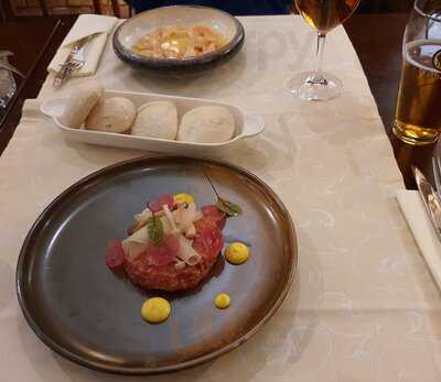 La Vineria Bistro Wine Bar & Cafe