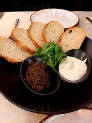 La Vineria Bistro Wine Bar & Cafe