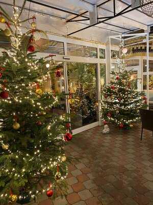 La Vineria Bistro Wine Bar & Cafe