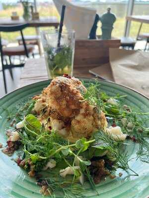 Moodro Bistro & Cafe