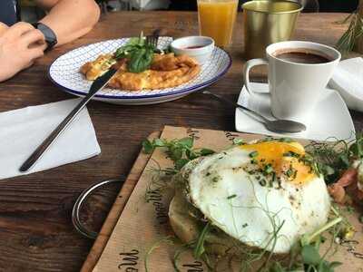 Moodro Bistro & Cafe