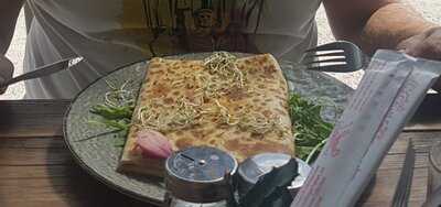 Moodro Bistro & Cafe