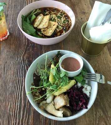 Moodro Bistro & Cafe