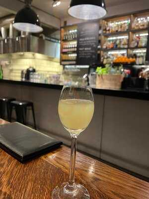 Bistro Bazaar Bar A Vin