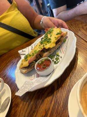 Bistro Bazaar Bar A Vin