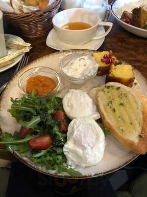 Moment Cafe & Resto Bar