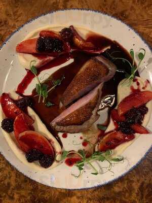 Moment Cafe & Resto Bar