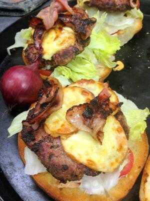 Greg & Tom Beer House Pub