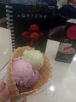 Ice Cream Rolls & Bubble Waffle