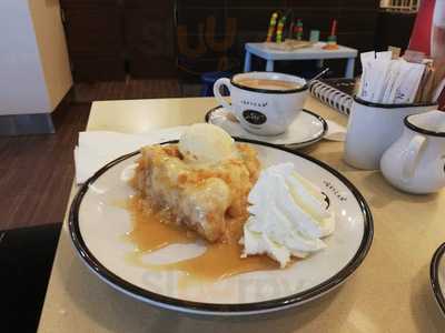 Ice Cream Rolls & Bubble Waffle