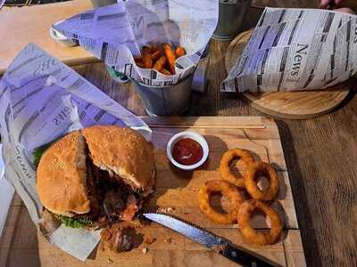 Fog House Pub & Grill