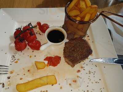 Mio Piano Bistro & Restaurant