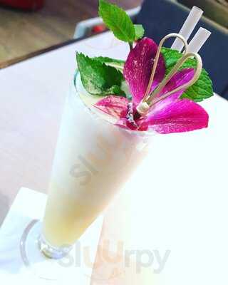 Globe Restaurant, Bar & Cafe