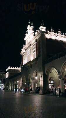 Main Square Bar & Restaurant