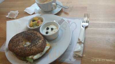 Bonjour Cava - Piłsudskiego