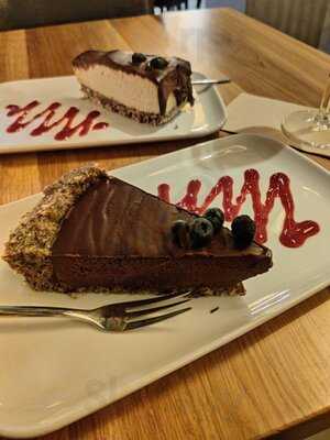 Manoa Green Resto Bar