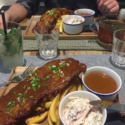 Lars Lars & Lars Bistro Pub