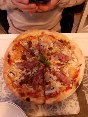 Pizzeria Na Łazarskim Cieście